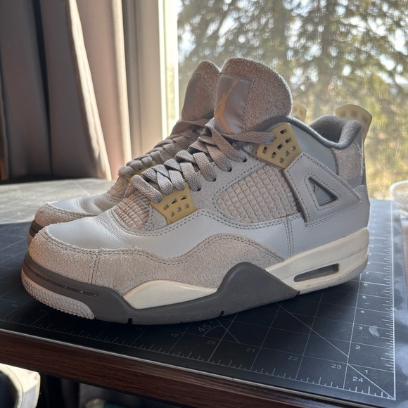 Jordan 4 Retro SE 